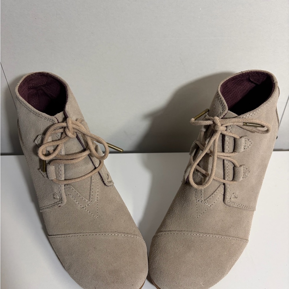 Toms Women's Taupe Lace-Up Wedges - Picture 5 of 13